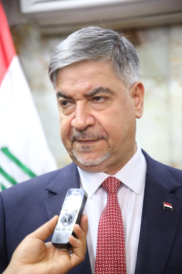 مسؤول رفيع بالخارجية العراقية يلتقي بممثل المرجع السيستاني ويتحدث عن اليات عمل تسهل منح فيز لزوار العتبات