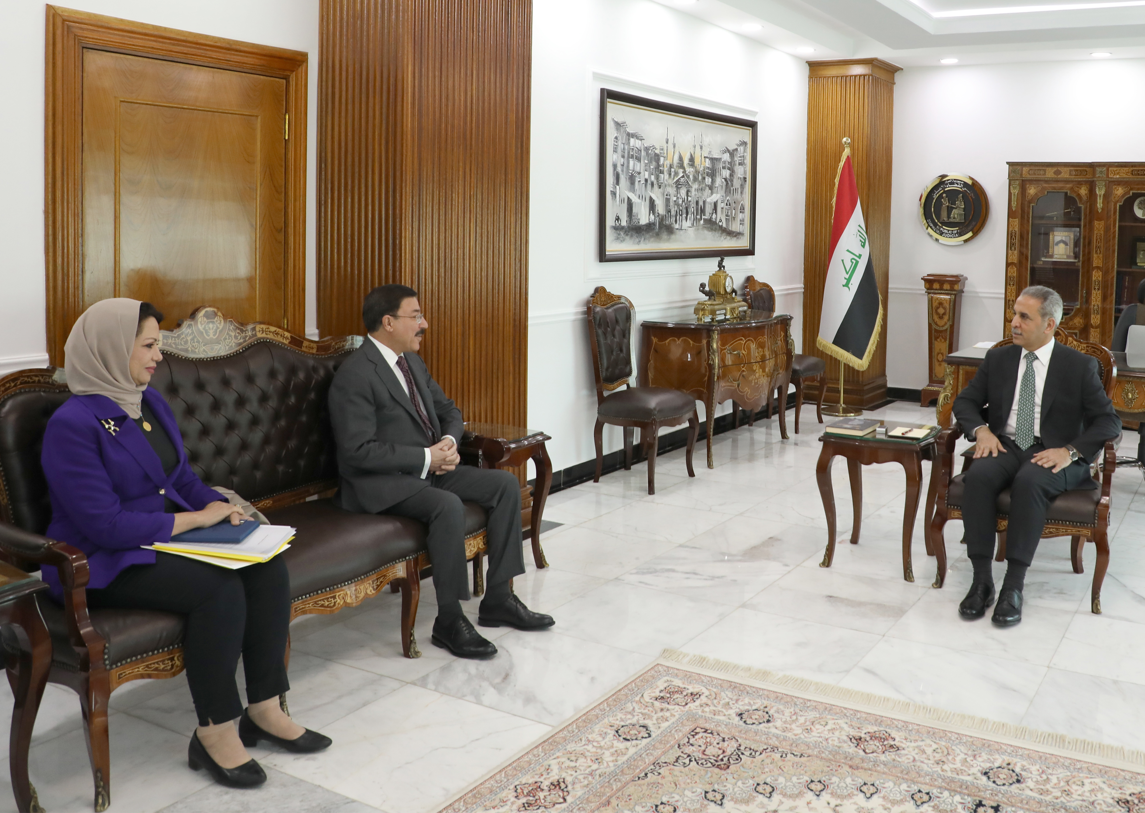 رئيس مجلس القضاء الاعلى يستقبل محافظ البنك المركزي