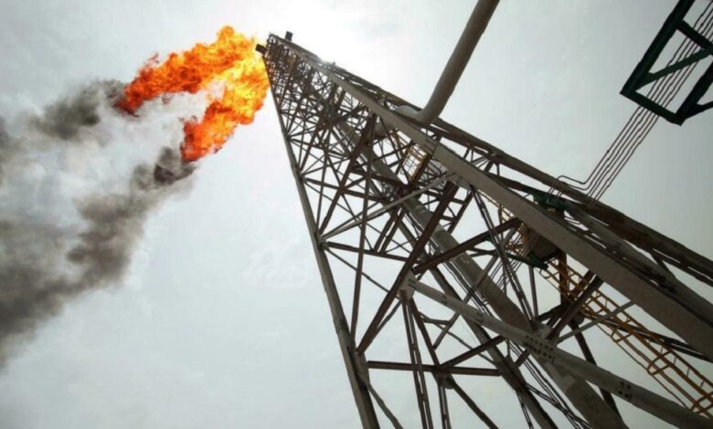 سعر النفط “يُهـدد” الموازنة الثلاثية!