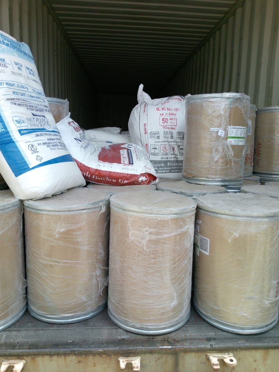 منفذ ام قصر الشمالي يضبط مواد اولية تستخدم في صناعة الادوية