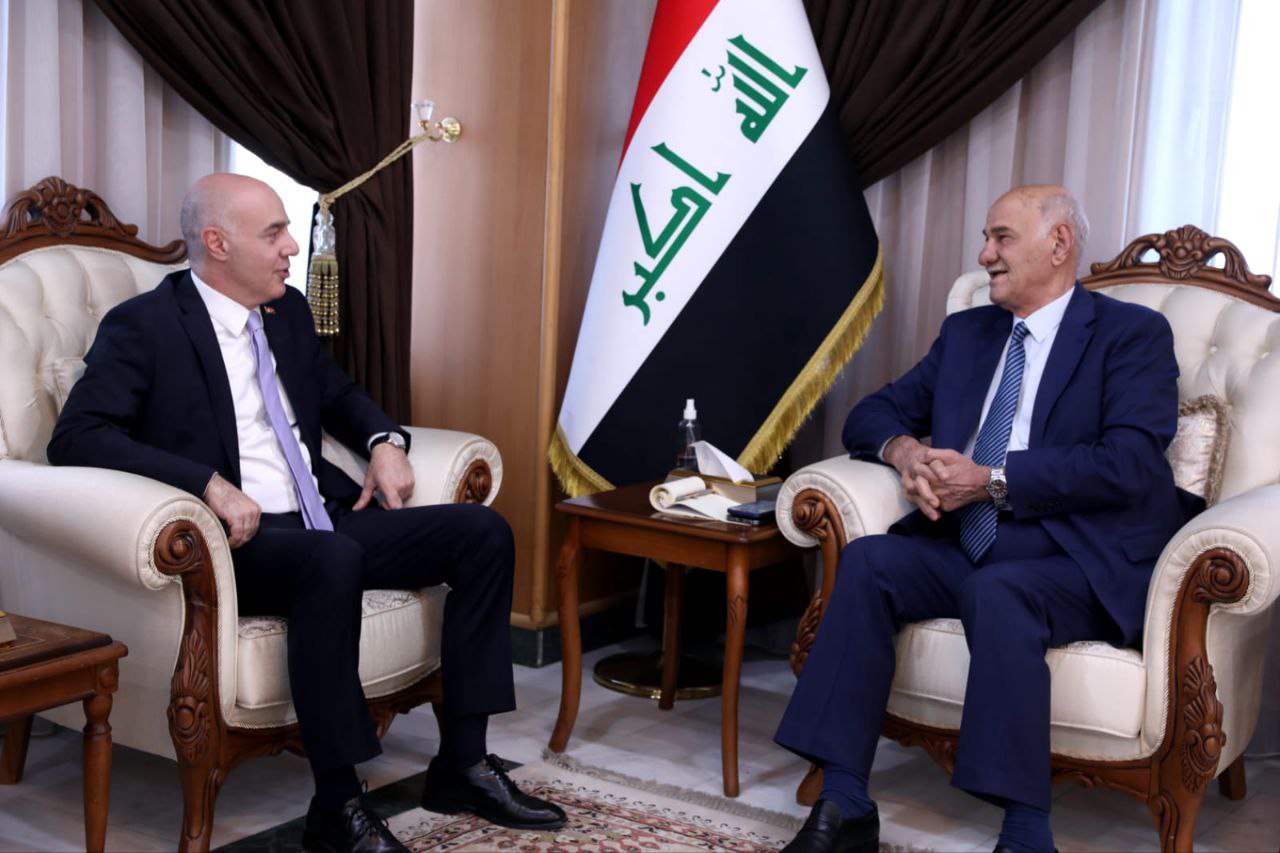 وزير الموارد المائية يبحث مع السفير التركي لدى العراق الاطلاقات المائية الواردة للبلد