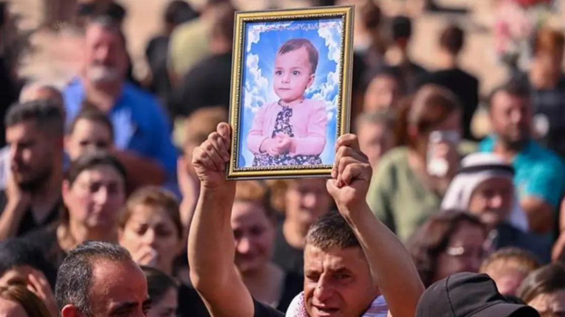 نار أكلت جسدها مع 8 من عائلتها.. ماريا أصغر ضحايا الحمدانية