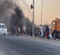 بسبب سوء الخدمات: العشرات من اهالي الشرقية وسط الناصرية يقطعون الطريق السريع بحرق الاطارات