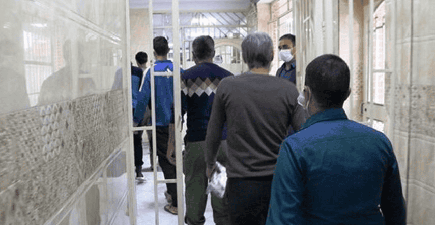 طهران تنقل 43 من مواطنيها المحكومين في العراق الى داخل ايران