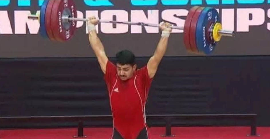 ربّاع عراقي يفوز بذهبية وفضيتين في بطولة آسيا للشباب لرفع الأثقال