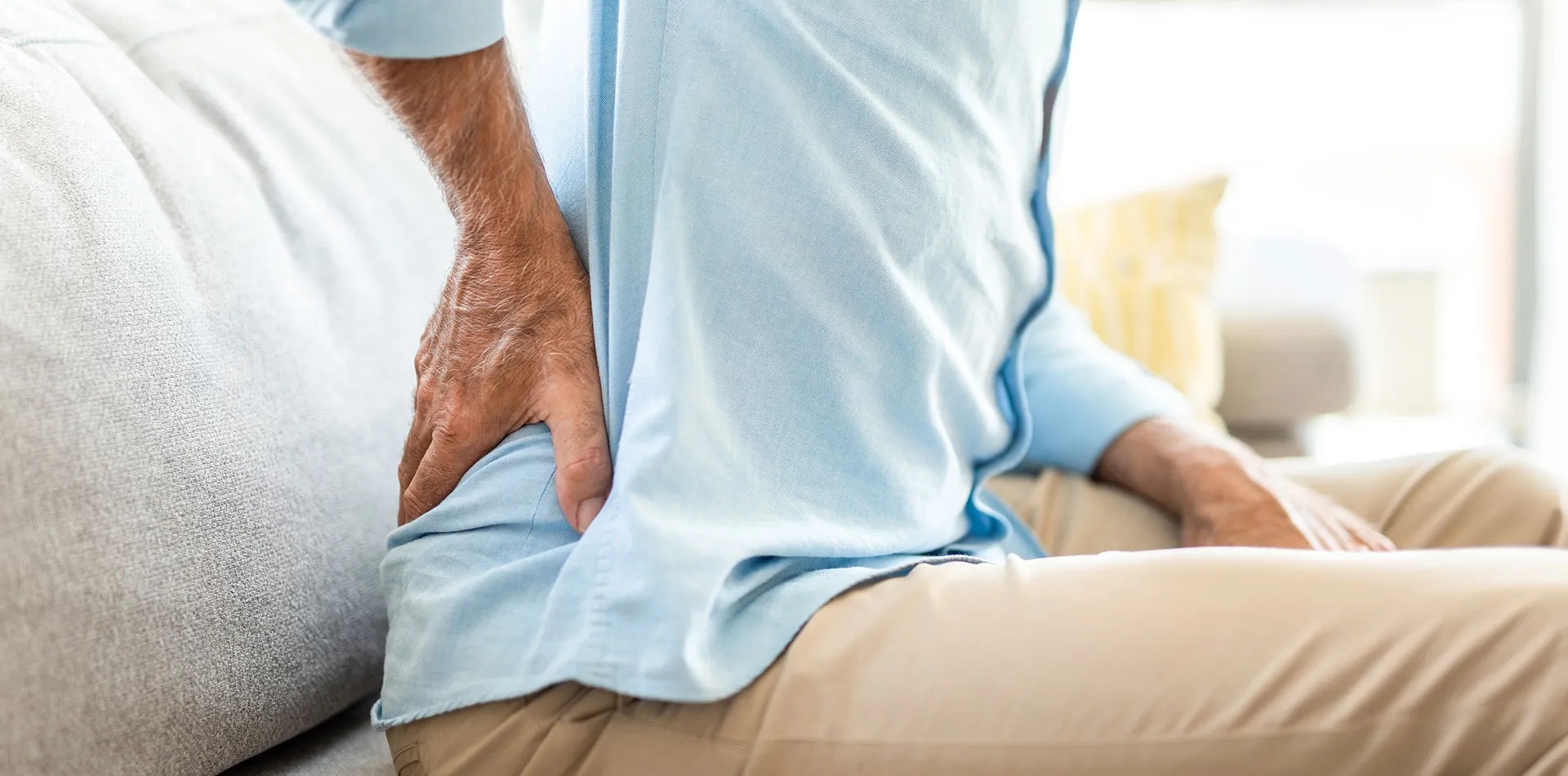 متى تكون آلام الظهر خطرة وتتطلب استشارة طبية عاجلة؟