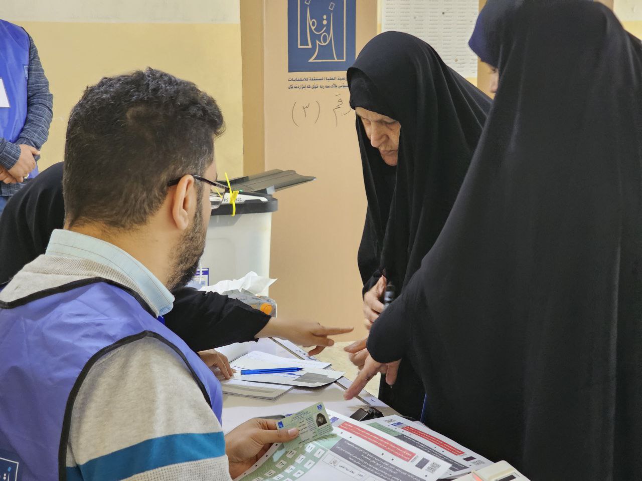 صناديق الانتخابات تفتح أبوابها أمام العراقيين لإختيار برلمانهم السادس