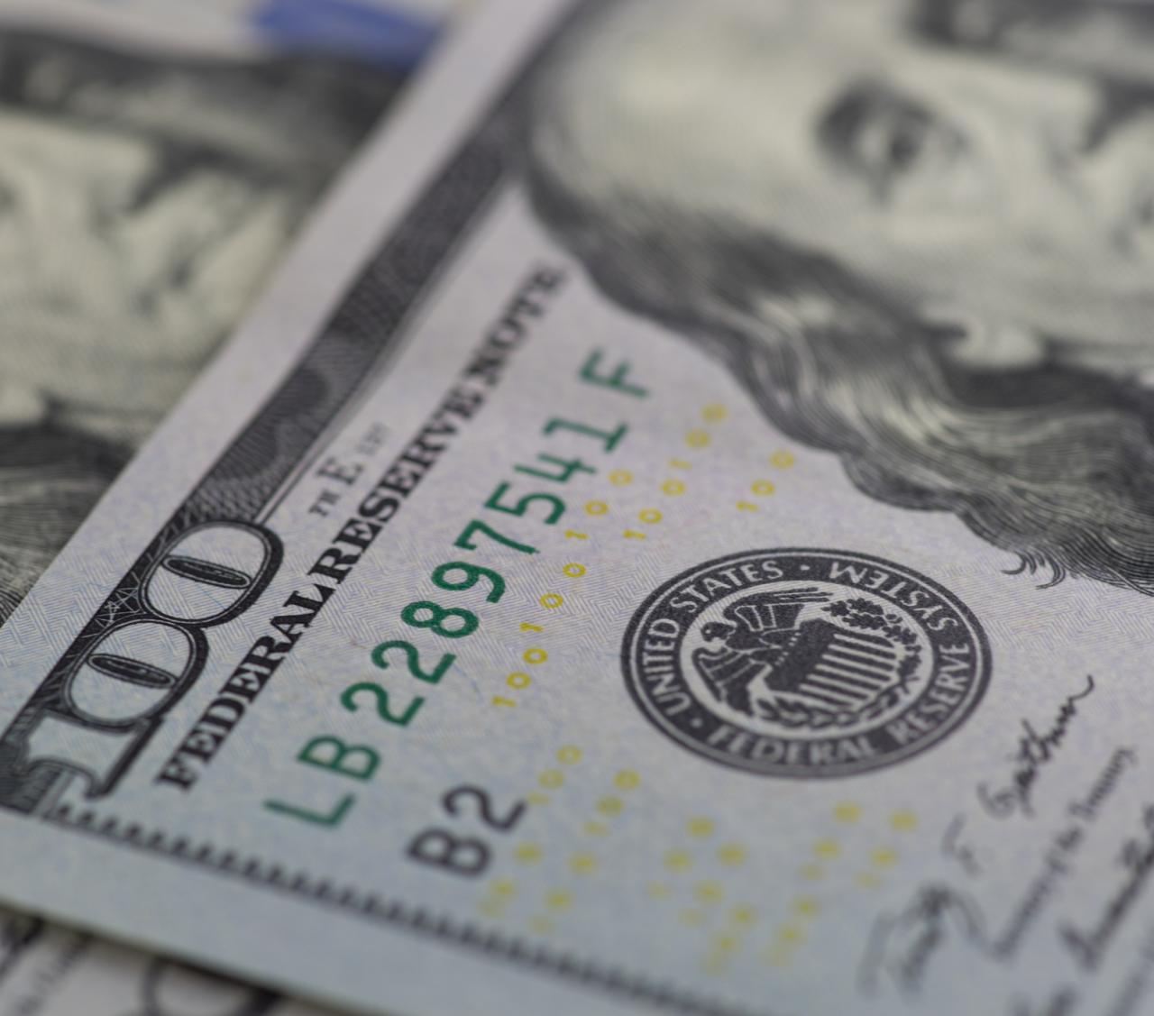 مع إغلاق البورصات.. ارتفاع أسعار الدولار في العراق