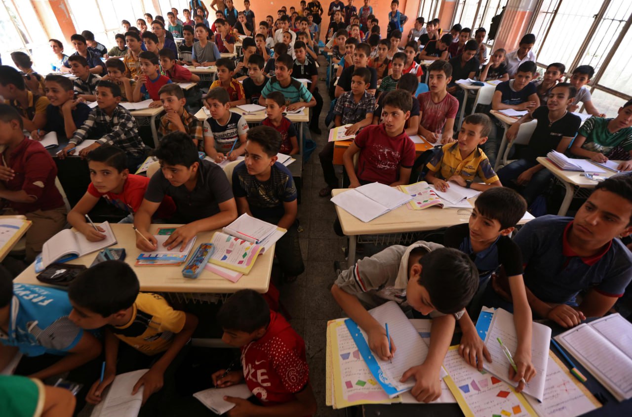 على أبواب المدارس.. يتسرب الغد من بين الأصابع