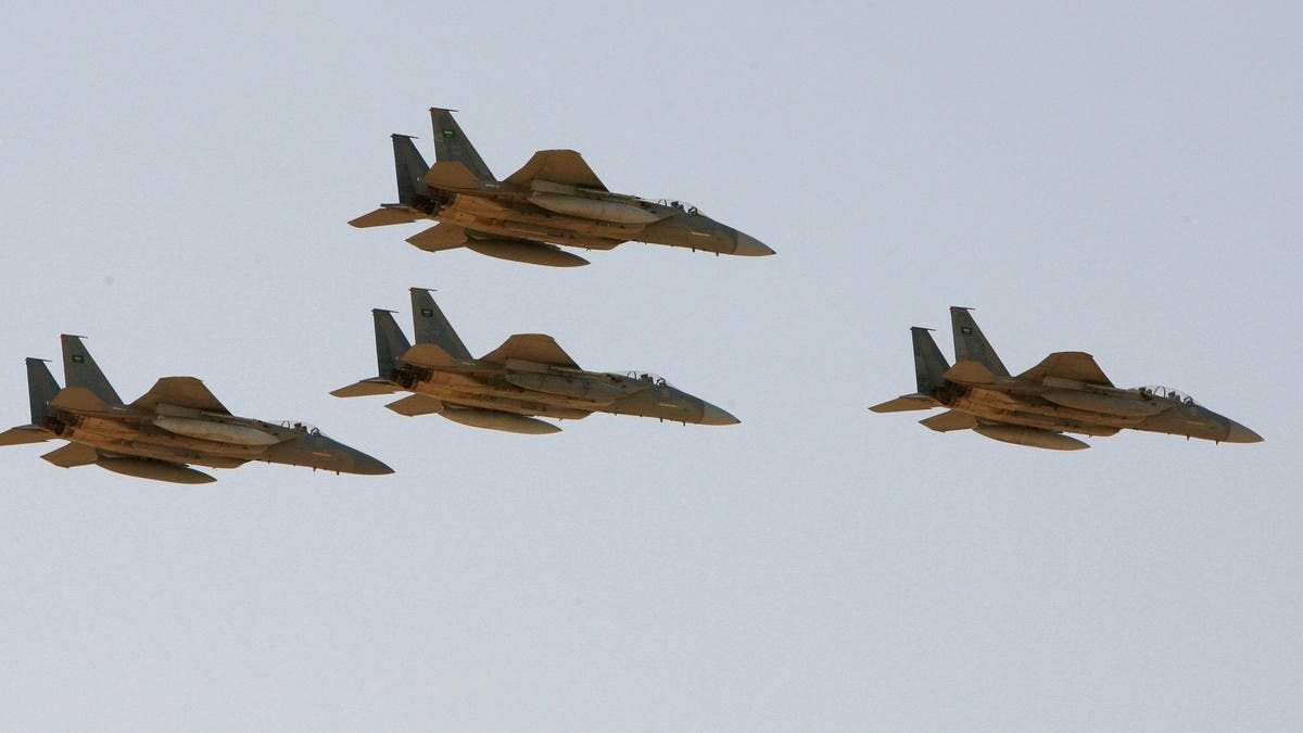 السعودية تشن ضربات جوية في اليمن
