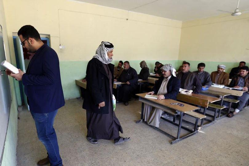 برامج محو الأمية في العراق: معالجات جزئية بلا استراتيجية فاعلة