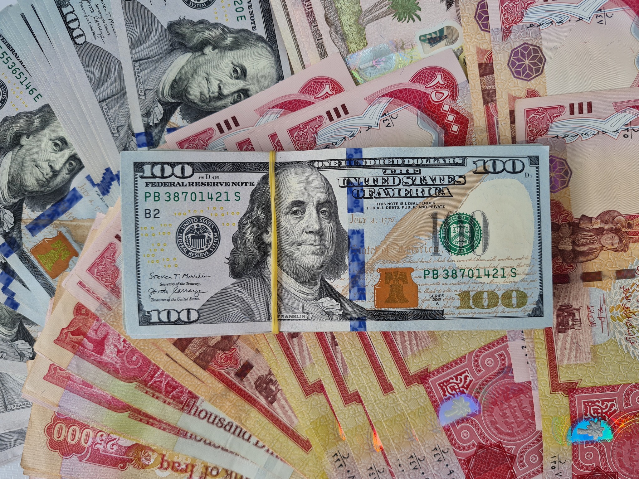 انخفاض جديد بأسعار الدولار في العراق