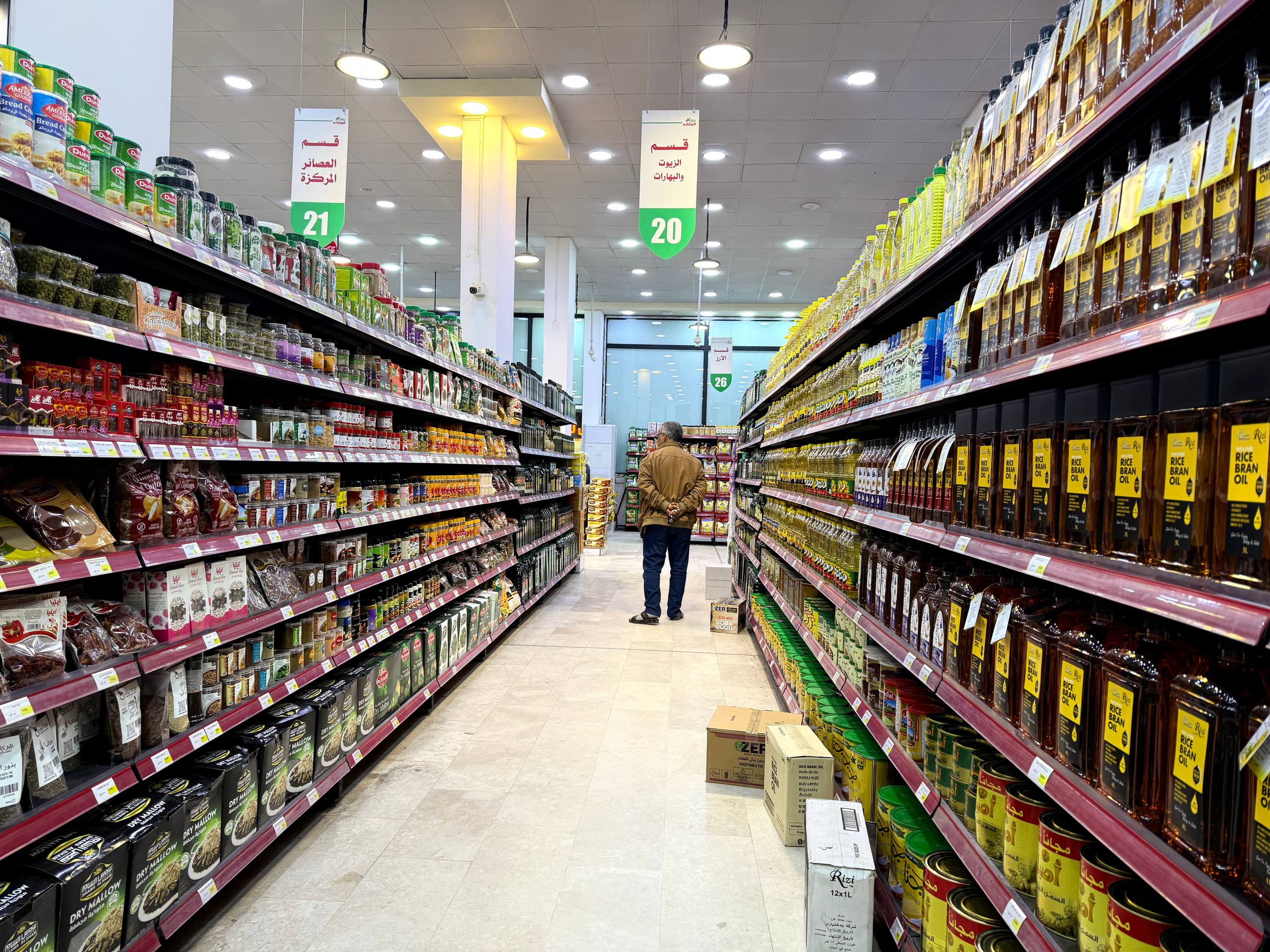 التجارة: لا زيادة بالتعرفة الجمركية للمواد الغذائية واتخذنا إجراءات بحق المضاربين بالأسعار