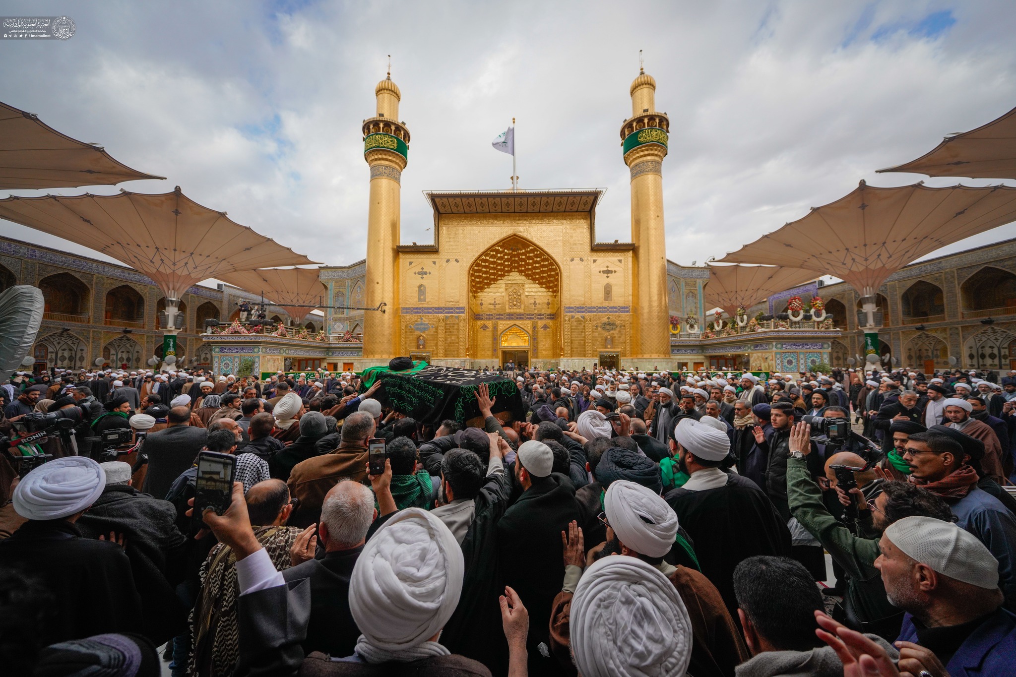 تشييع مهيب للسيد هادي السيستاني إلى مثواه الأخير داخل الصحن الحيدري المقدس (فيديو)