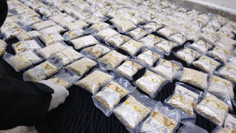 المؤبد لخمسة تجار مخدرات وإحباط تهريب 44 ألف حبة في الأنبار