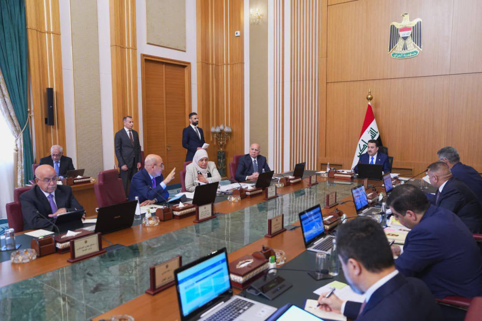 جدل التمديد.. خبير يؤكد "لا دستورية" تمديد حكومة تصريف الأعمال