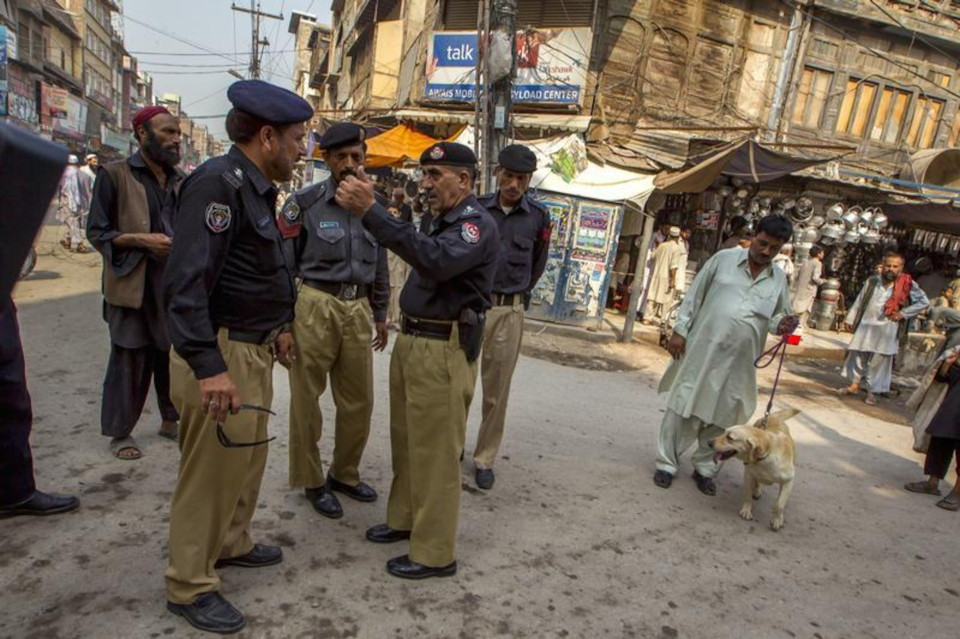 باكستان.. مقتل 5 من أفراد الأمن برصاص مسلحين