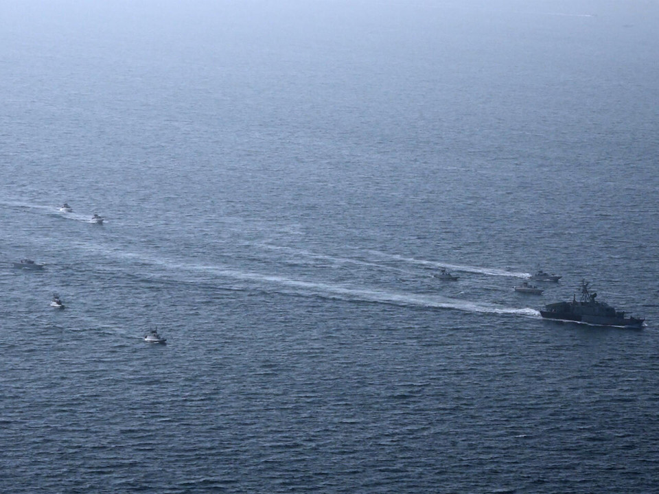 ايران تعلن استهداف سفينة دعم قتالية أميركية