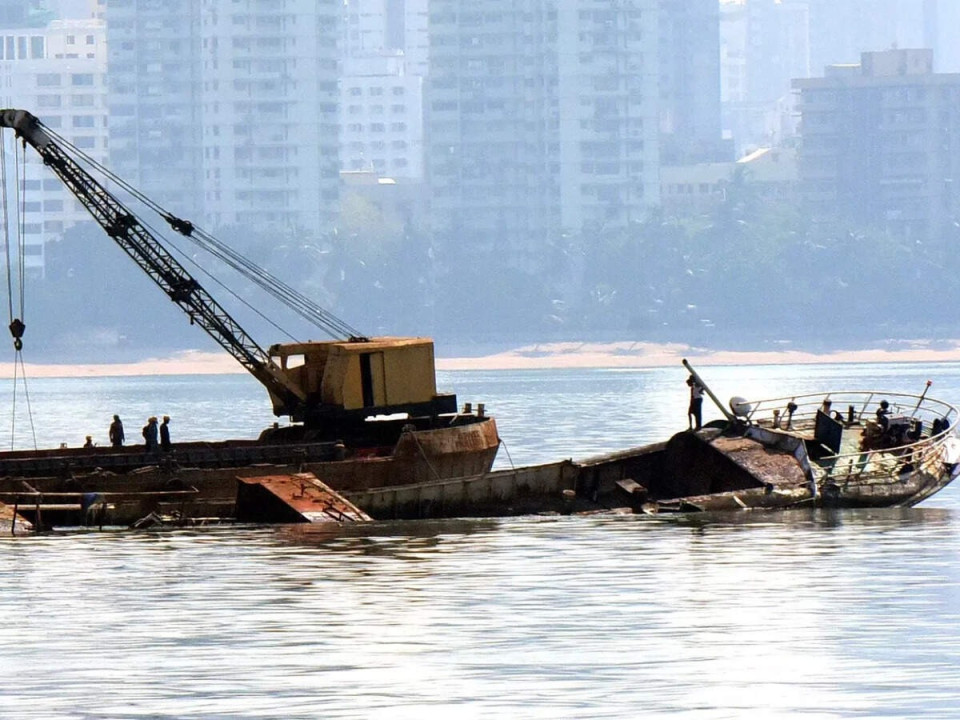 سريلانكا تنتشل جثث 87 بحار إيراني بعد غرق فرقاطتهم بغارة أميركية