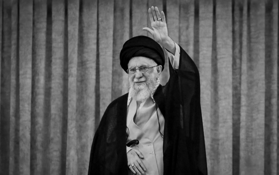 الحوزة العلمية في النجف الأشرف تقيم مجلس الفاتحة على روح الشهيد الخامنئي