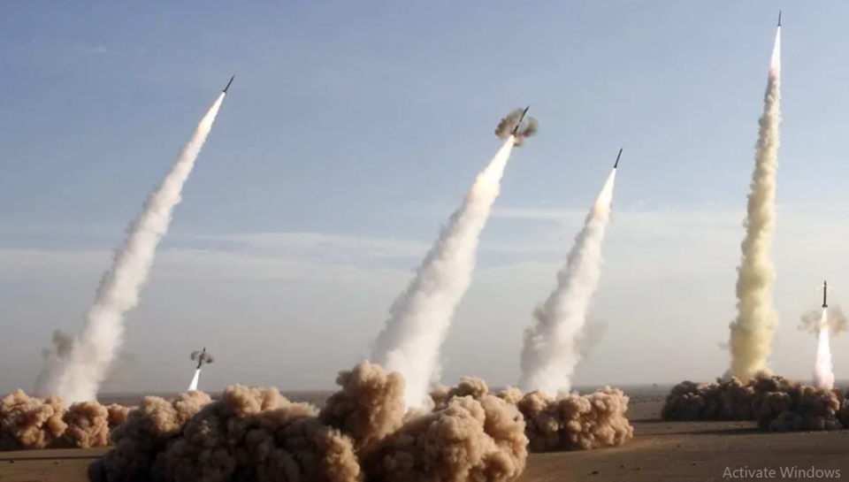 إيران تعلن استهداف ثلاث قواعد أميركية في العراق والكويت