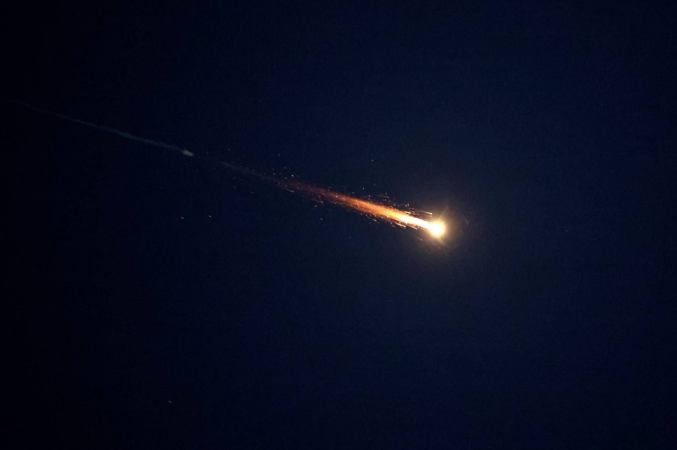 استهداف السفارة الأميركية بصواريخ أُطلقت من شرقي بغداد (فيديو)