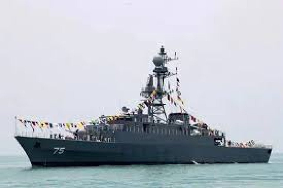 الجيش الإيراني: الهجوم الأمريكي على السفينة “دنا” أسفر عن استشهاد 104 وإصابة 32