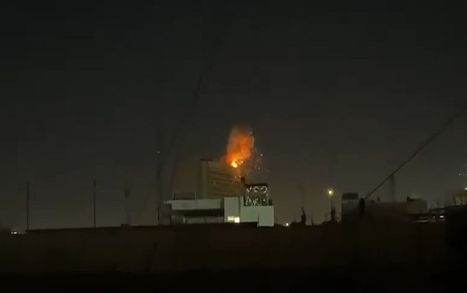 ليلة صاخبة في بغداد.. هجمات تستهدف السفارة الأميركية ومواقع داخل المنطقة الخضراء