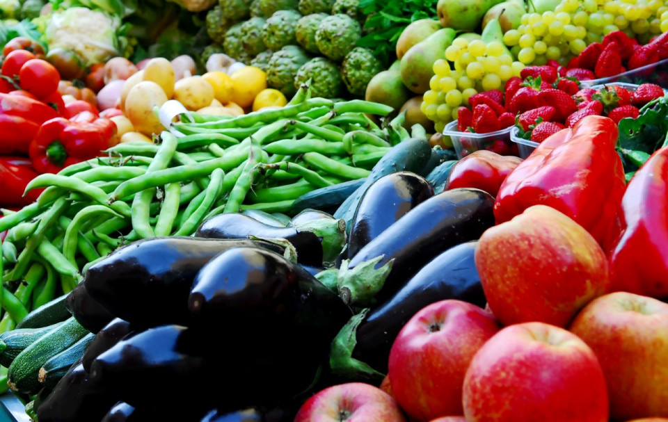 الحكومة تطمئن.. أسواق الغذاء في العراق تتأثر بتداعيات الحرب وارتفاع تكاليف الشحن والتأمين