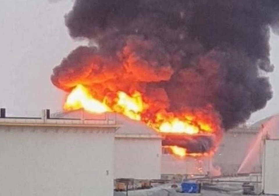 مسيرات إيرانية تشعل حرائق في منشآت طاقة بدول خليجية