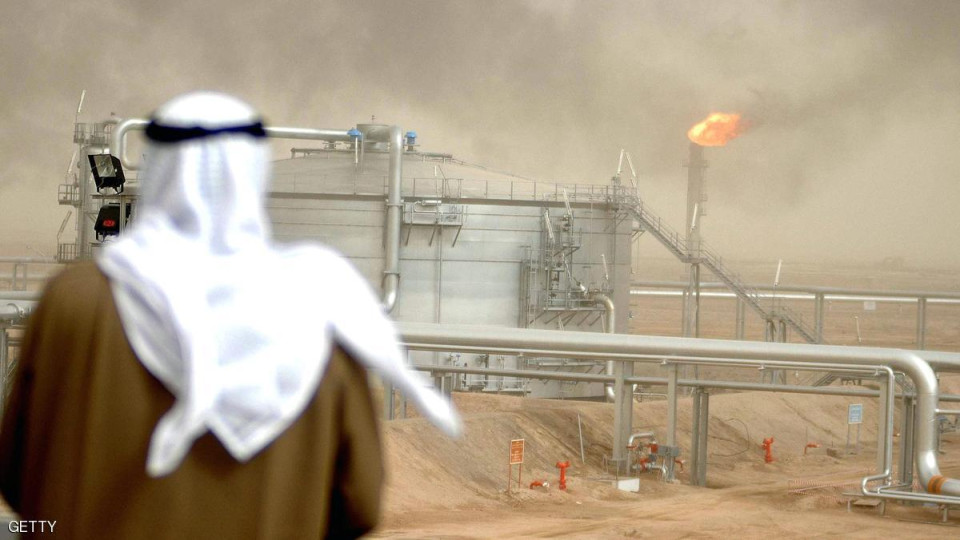 الحرب على إيران تدفع النفط الخليجي ليصبح الأغلى عالمياً