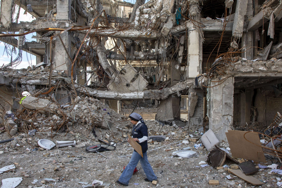 ضربات أميركية إسرائيلية تستهدف البنى التحتية والسكك الحديدية في إيران