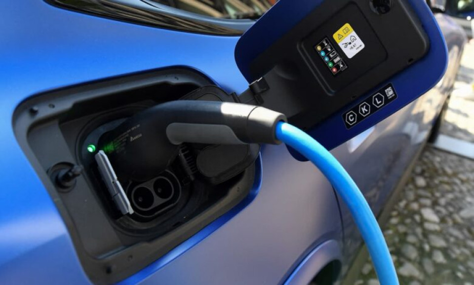 الحرب تدفع الأوروبيين نحو السيارات الكهربائية بشكل غير مسبوق