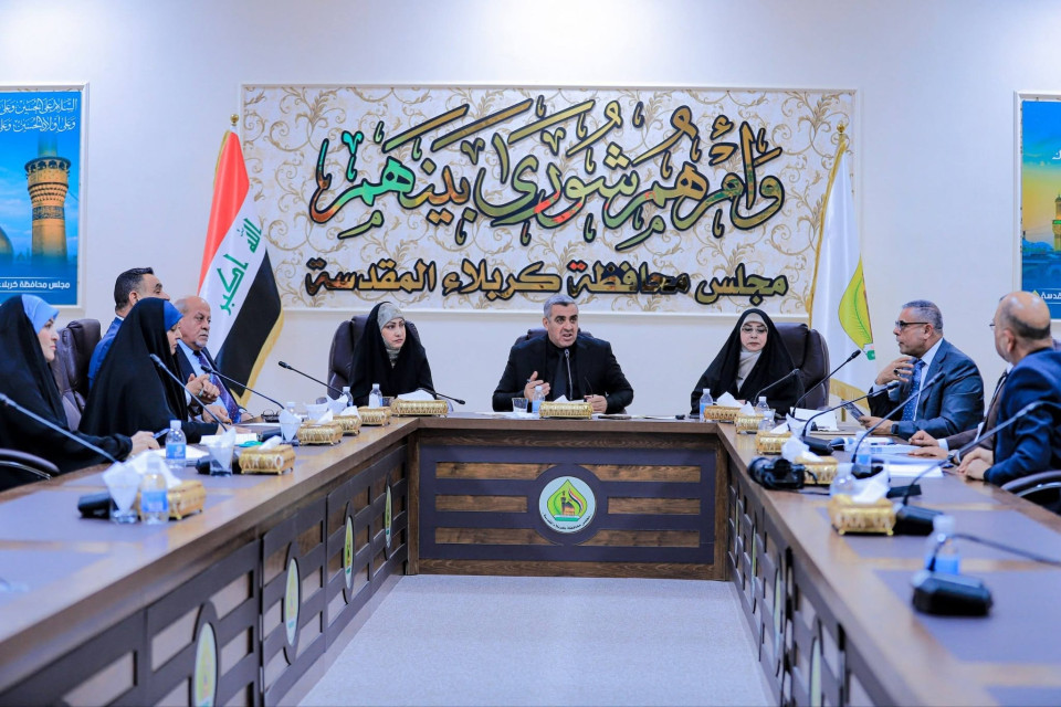 بينها تحويل المصفى لشركة عامة.. حزمة توصيات عاجلة من مجلس كربلاء لإنهاء أزمة البنزين