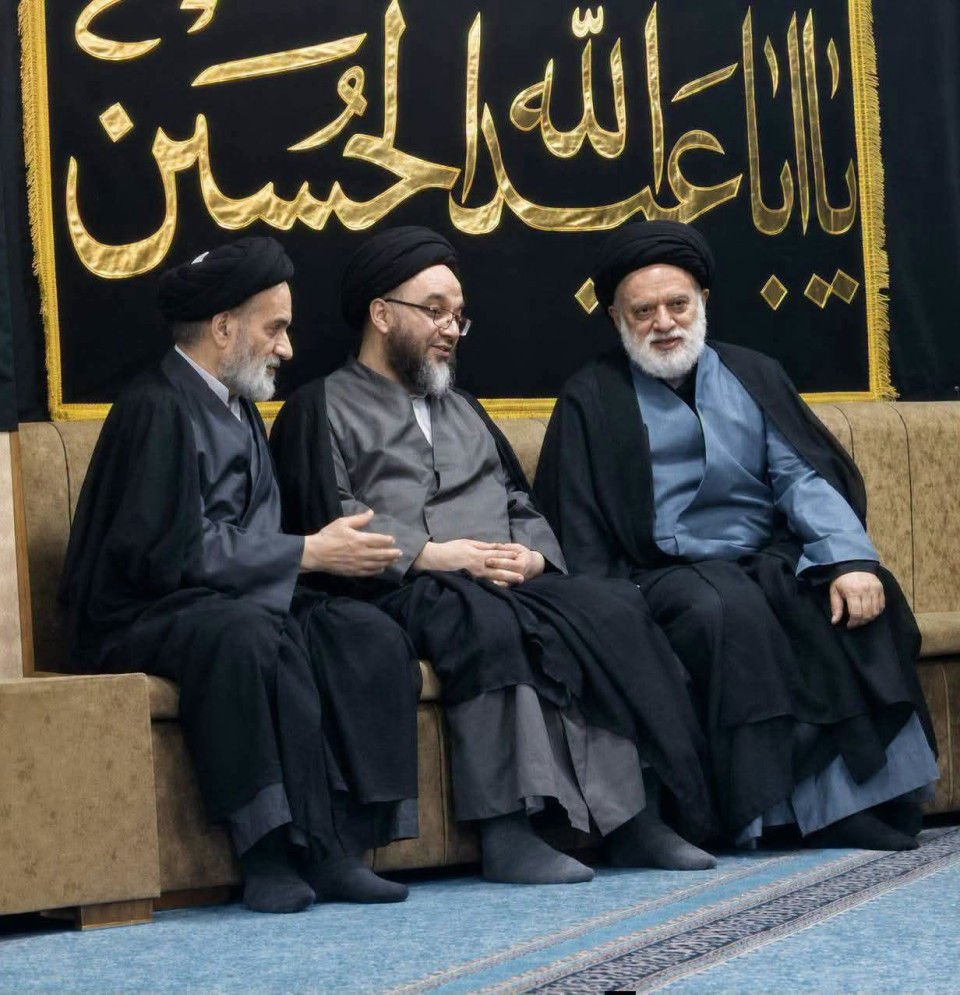 نجلا المرجع الاعلى السيد علي السيستاني يقدمون واجب العزاء لنجل المرشد الايراني الشهيد علي الخامنئي