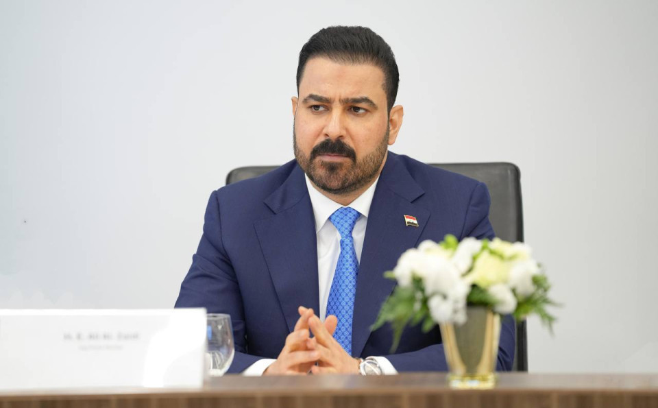 الزيدي يوجه باستقطاع الضرائب والرسوم الجمركية مسبقاً عن التحويلات الخارجية