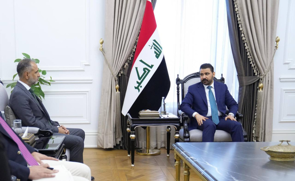 الزيدي يؤكد للسفير البريطاني على ضرورة إنهاء الأزمات الاقليمية والدولية  من خلال الحوار