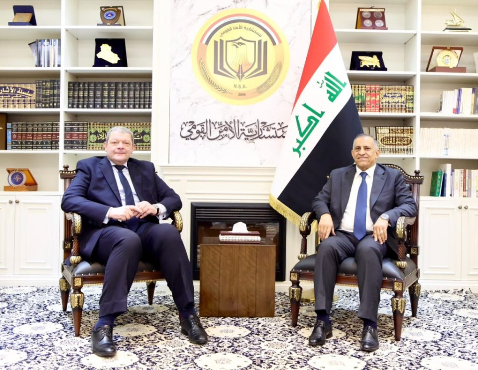 مستشار الأمن القومي للسفير المصري: حكومة الزيدي ماضية بملف حصر السلاح ومكافحة الفساد