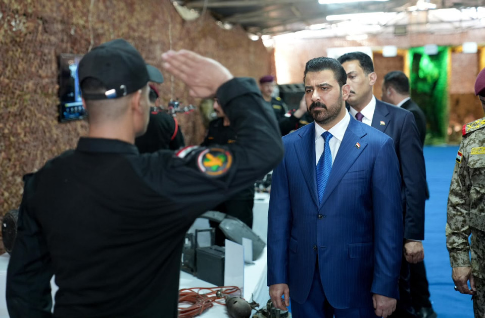 الزيدي يزور مقر جهاز مكافحة الإرهاب ويؤكد: الحكومة لن تتخلى عن عوائل الشهداء الذين قدموا أغلى التضحيات دفاعاً عن العراق