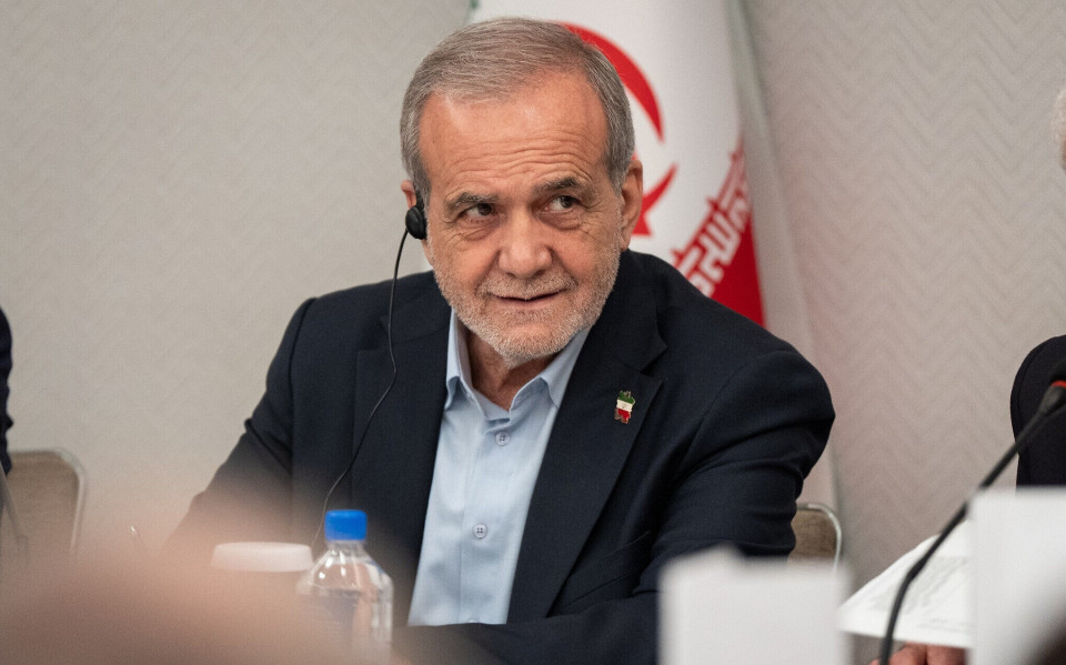 بزشكيان: انهاء الحرب والحفاظ على وحدة الإيرانيين من أولوياتنا