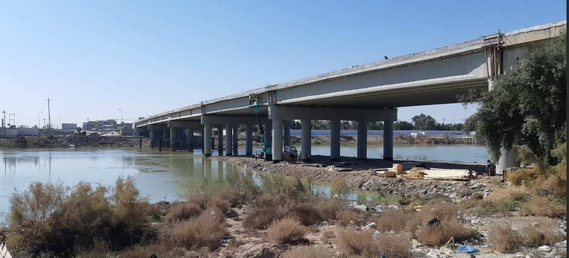 غواصو الشرطة النهرية ينتشلون جثة شاب من بغداد قضى غرقاً قرب الجسر اليوغوسلافي في العمارة