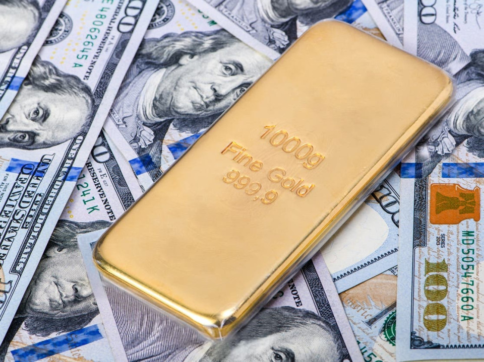 بدعم من هبوط الدولار.. الذهب يرتفع إلى 4630 دولاراً للأونصة بانتظار تصريحات رئيس الفيدرالي