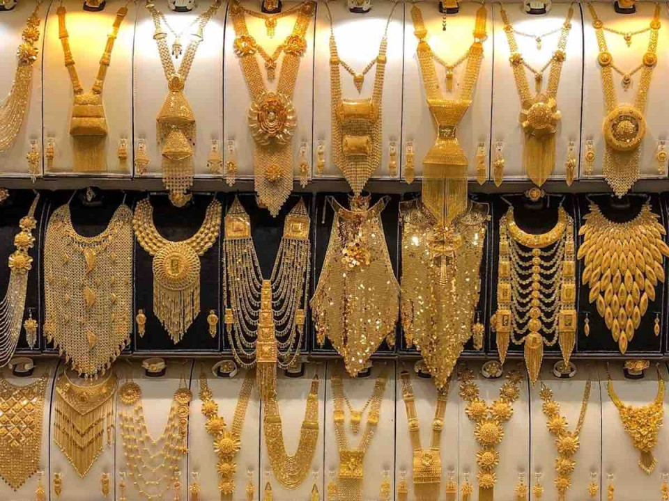 الذهب ينخفض مع قوة الدولار.. وهذه أحدث أسعاره عالميًا