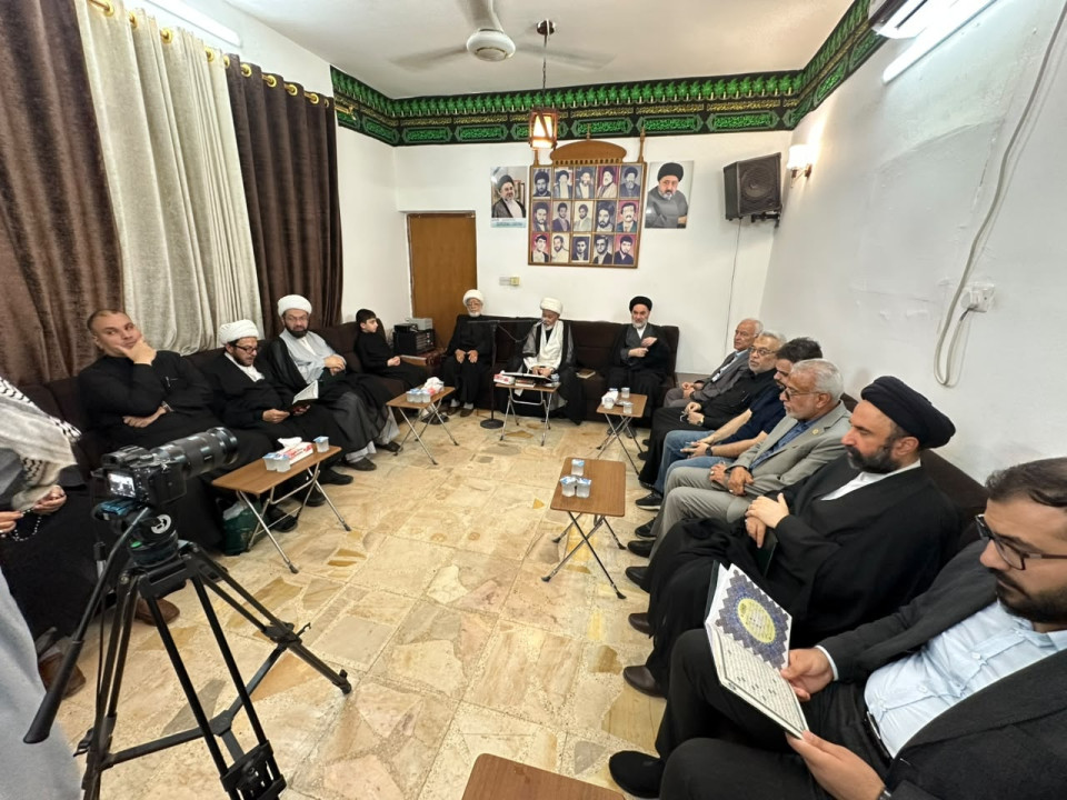 النجف تستذكر رحيل العلامة السيد محمد علي بحر العلوم بمجلس تأبيني حضره السيد محمد رضا السيستاني (فيديو)