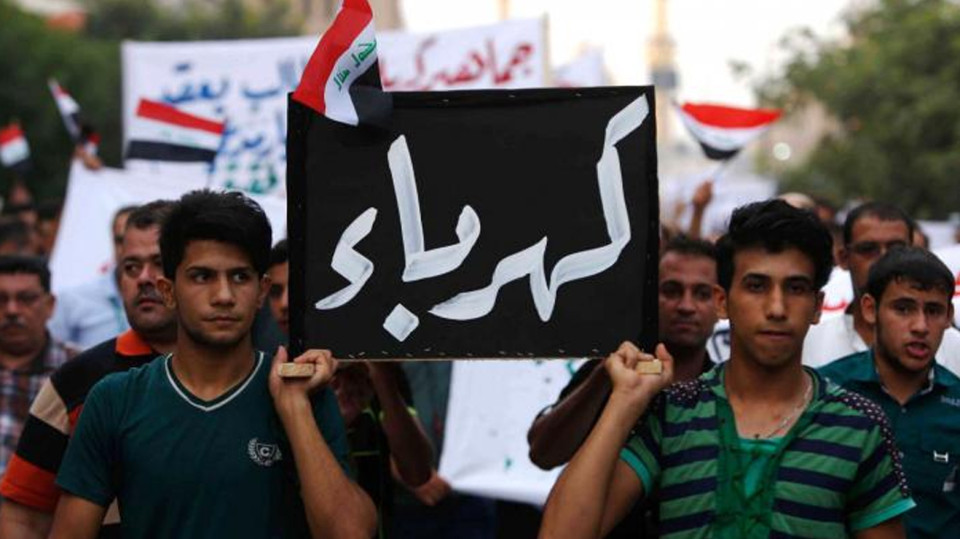 أزمة الكهرباء في العراق تفجر غضباً شعبياً ومطالبات بتسميتها "وزارة المولدات"