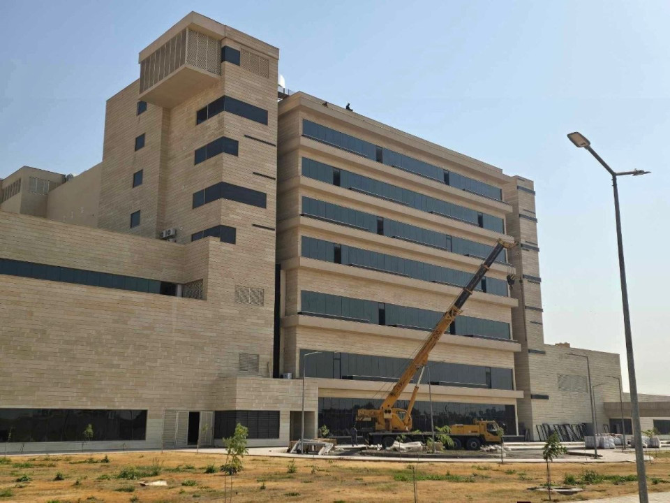 يسكنها المتعففون والمحتاجون... في النهروان مستشفى جديد مهمل ومتروك.. وعشرات الالاف من المرضى يستغيثون