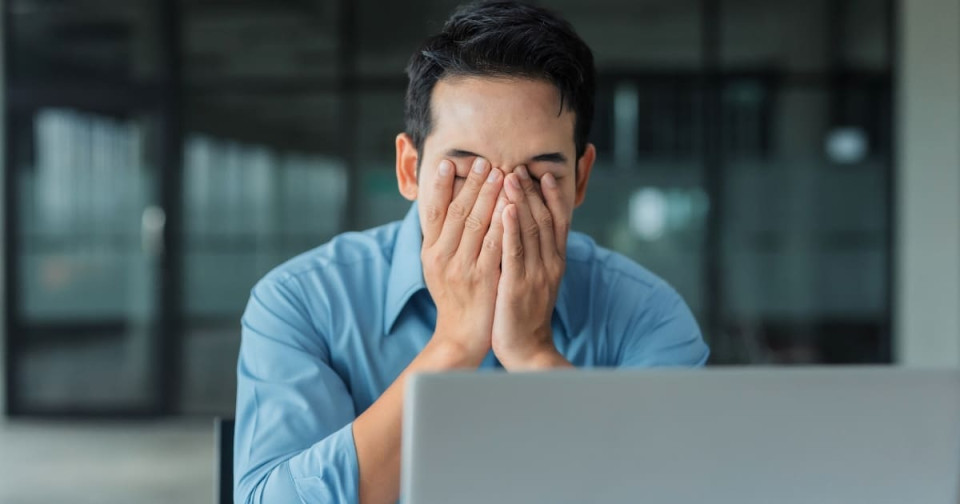 السكتة الدماغية والقلبية .. دراسة تكشف الصلة بين التعرض لضوء الموبيل ليلاً والأمراض