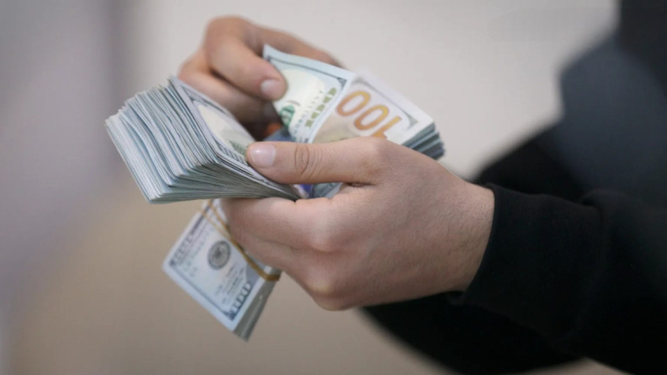 انخفاض طفيف بأسعار صرف الدولار في العراق