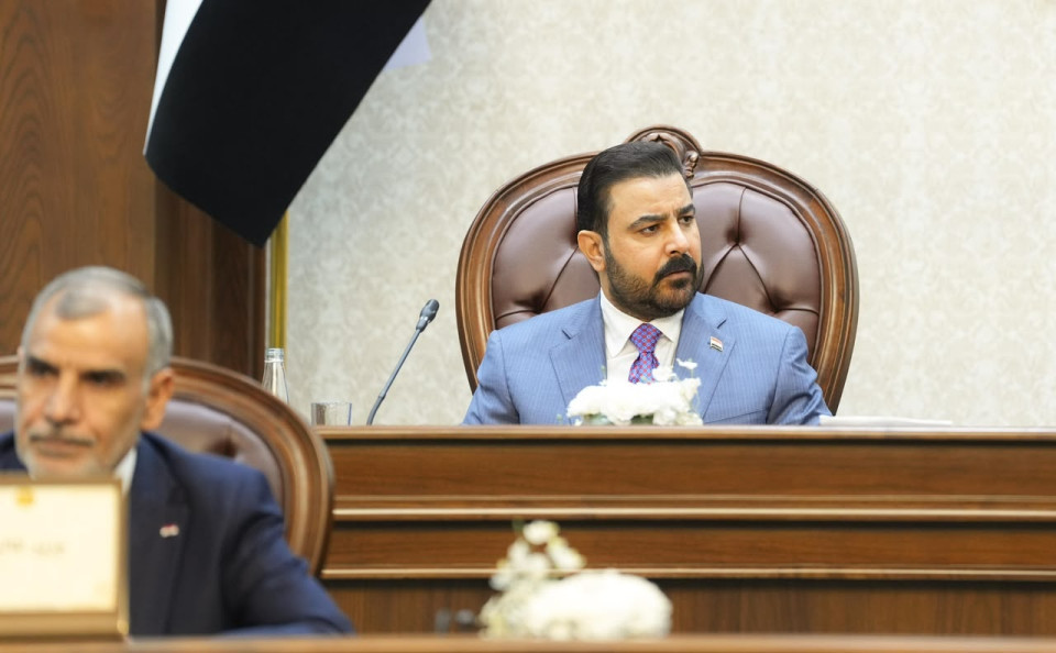 خبير اقتصادي يتساءل: كيف نطالب التجار بتثبيت الأسعار ومؤسسات حكومية ترفع رسومها؟