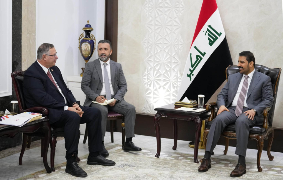 الزيدي لشركتي "توتال" و"كونوكو": نريد استثمار الغاز وإيقاف استيراده نهائياً